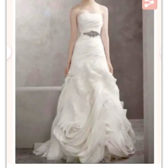 Vera Wang Dresses & Skirts - Vera Wang ivory wedding dress